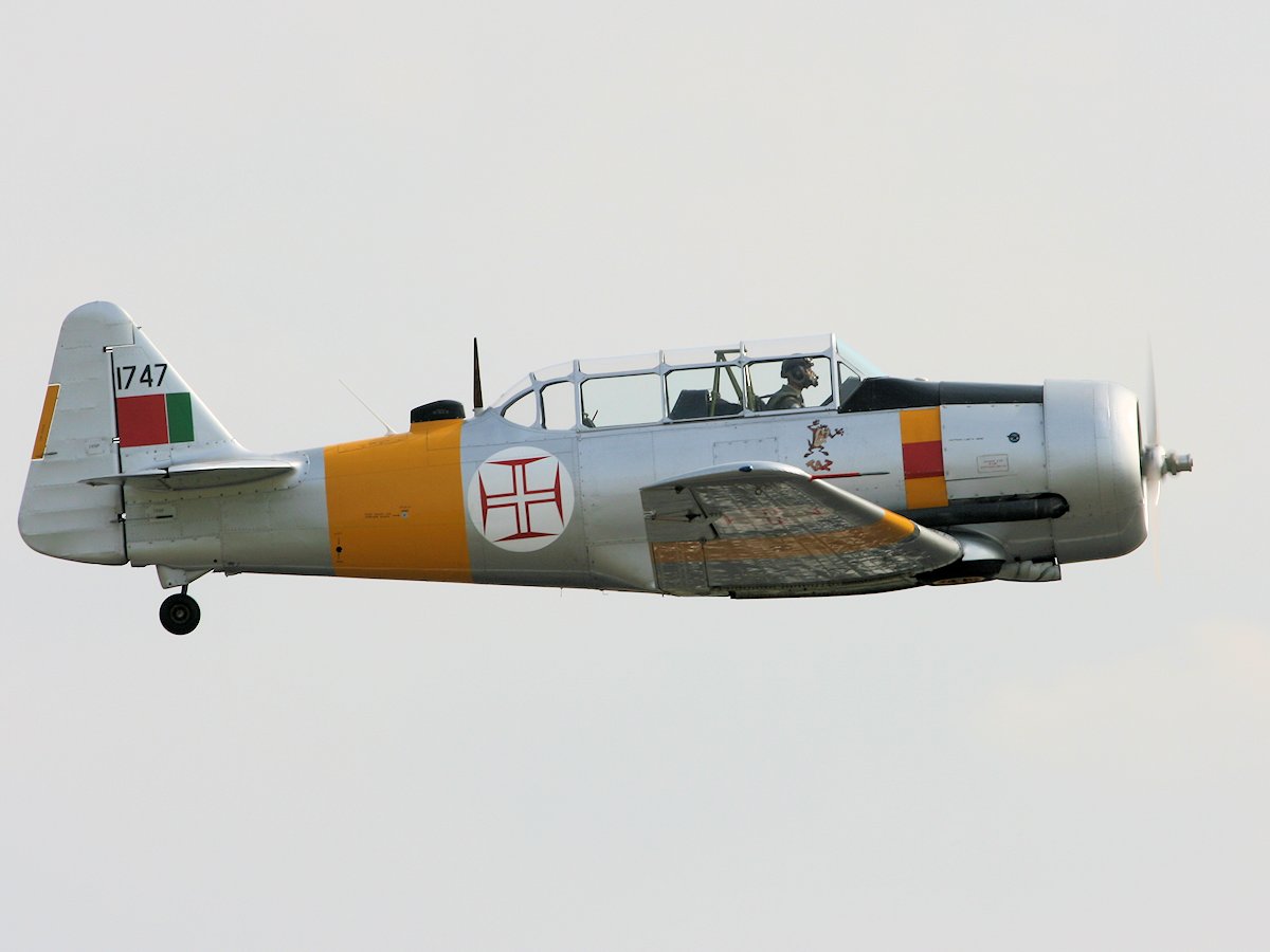 North American 'Harvard', Duxford 2007 - pic by Dave Key